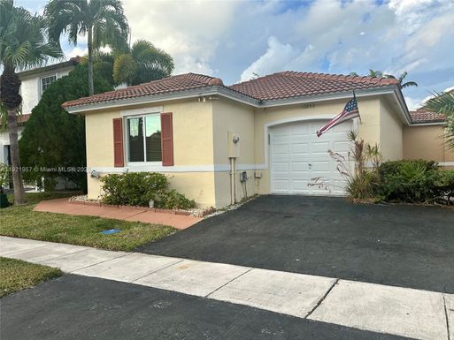 17253 NW 6th Ct, Pembroke Pines FL 33029