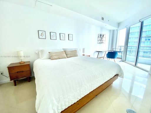 60 SW 13th St # 4414, Miami FL 33130