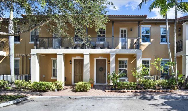 1121 SW 147th Ter, Pembroke Pines FL 33027