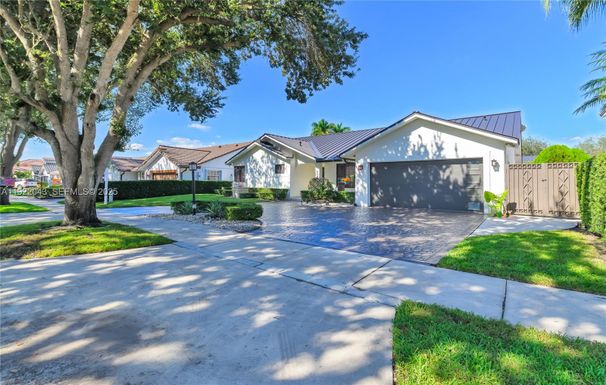 8445 NW 165th Ter, Miami Lakes FL 33016