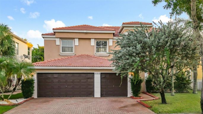 16918 SW 16th St, Pembroke Pines FL 33027