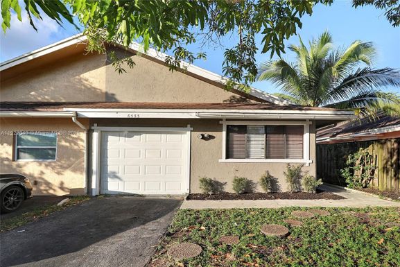 6533 Harbour Rd, North Lauderdale FL 33068