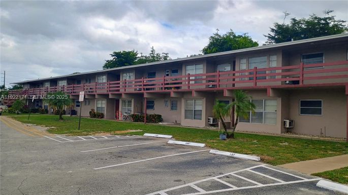 2980 NW 43rd Ter # 103, Lauderdale Lakes FL 33313