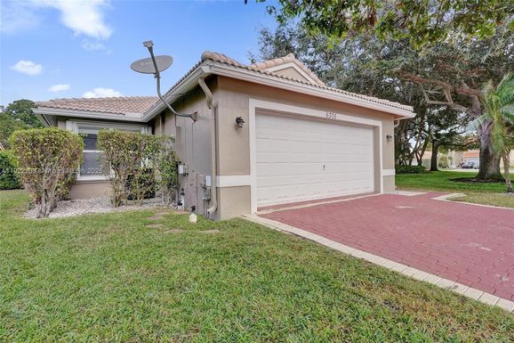 6305 Willoughby Cir, Lake Worth FL 33463