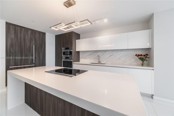 851 NE 1st Ave # 3911, Miami FL 33132