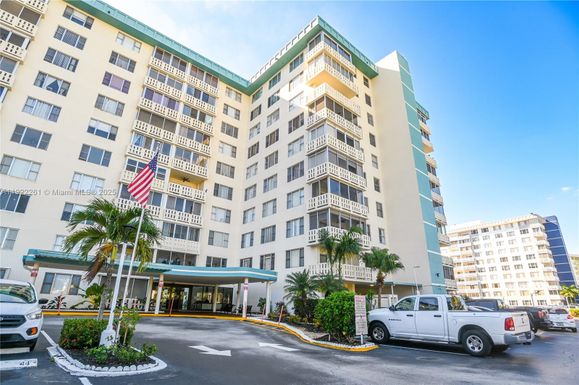 4330 Hillcrest Dr # 804, Hollywood FL 33021