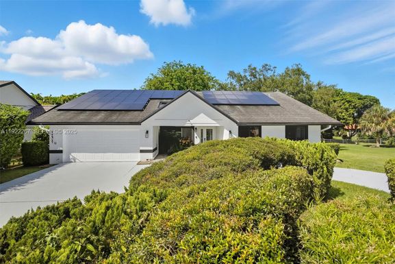 11521 NW 23rd St, Plantation FL 33323