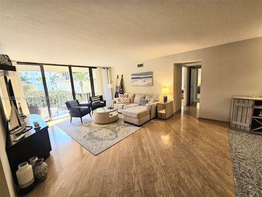 3200 S Ocean Blvd # D203, Palm Beach FL 33480