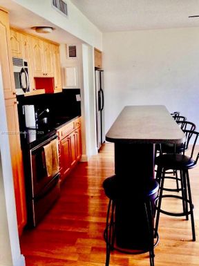 900 Bay Dr # 513, Miami Beach FL 33141