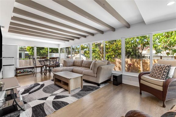 7915 SW 23rd St, Miami FL 33155