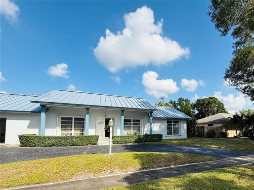 7441 SW 19th St, Plantation FL 33317