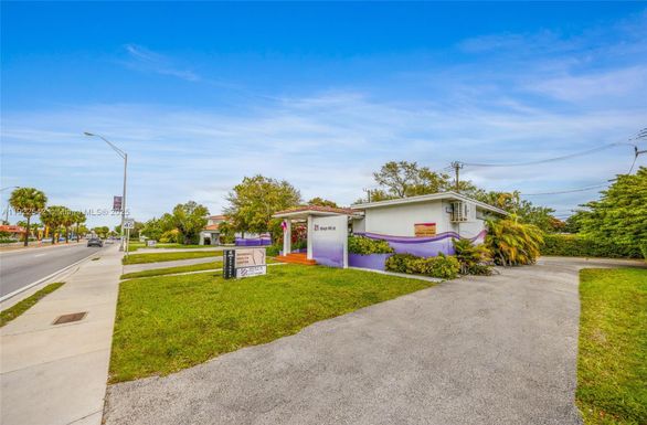 21 W 49th St, Hialeah FL 33012