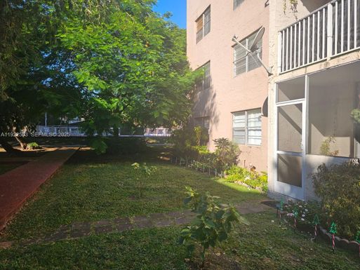 8411 NW 8th St # 111, Miami FL 33126