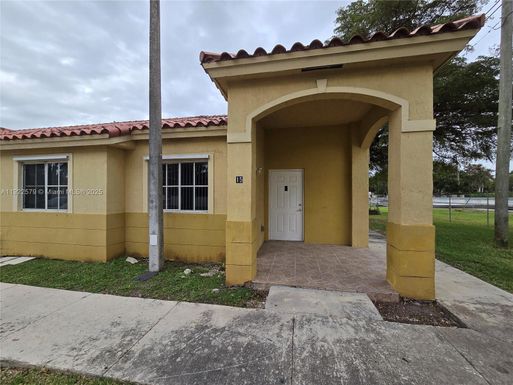 15 NE 13th Ave # 1, Homestead FL 33033