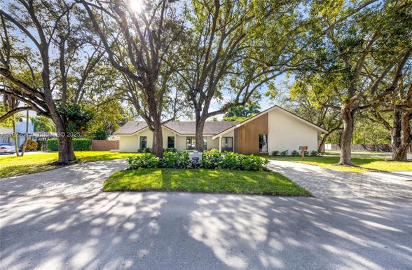 8120 SW 162nd St, Palmetto Bay FL 33157