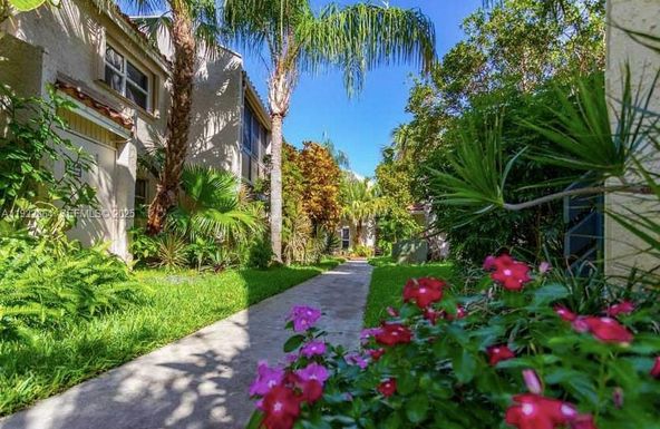 5234 NE 6th Ave # B25, Oakland Park FL 33334