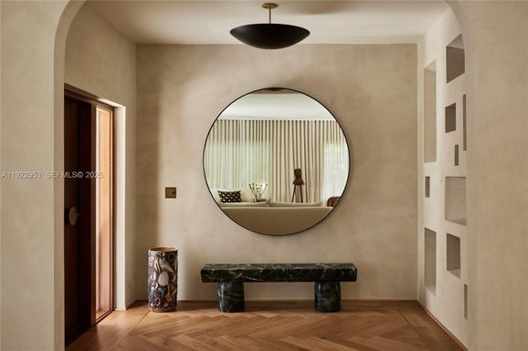 1315 Lenox Ave, Miami Beach FL 33139