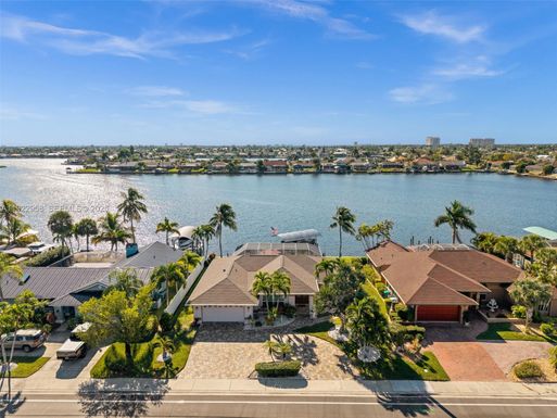 626 Cape Coral PKWY W, Cape Coral FL 33914