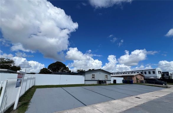 19122 NW 36th Ave # B, Miami Gardens FL 33056