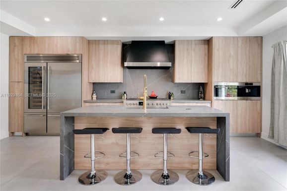 7553 W Treasure Dr, North Bay Village FL 33141