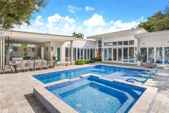 137 W Shore Dr W, Miami FL 33133