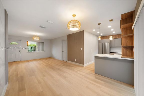 2350 NW 56th St, Miami FL 33142