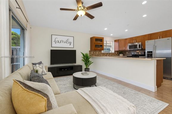 113 Danielle Ct, Weston FL 33326