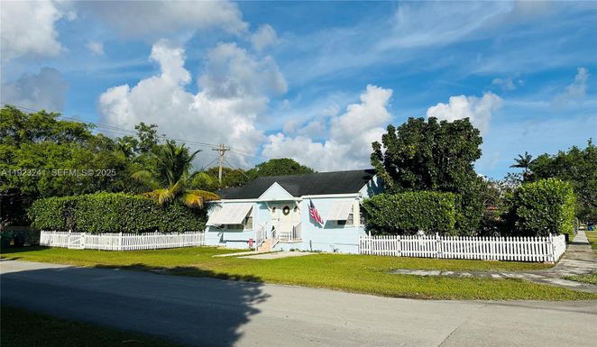 3927 SW 64th Ave, Miami FL 33155