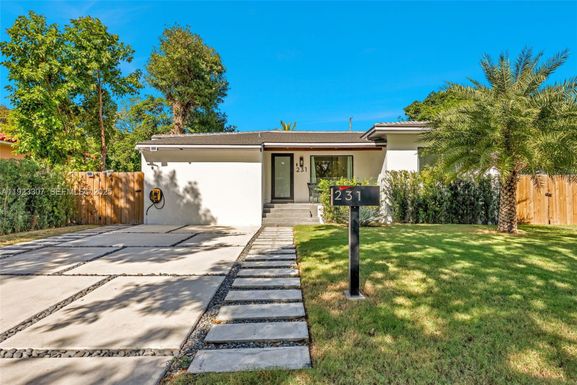 231 NE 45th St, Miami FL 33137