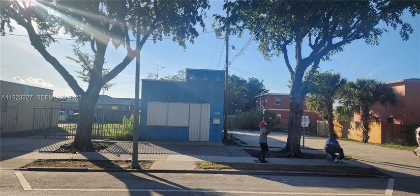 1865 N Tamarind Ave, West Palm Beach FL 33407