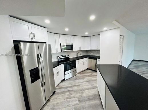800 Parkview Dr # 612, Hallandale Beach FL 33009