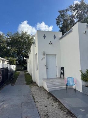 7537 NW 3rd Ave # 2, Miami FL 33150