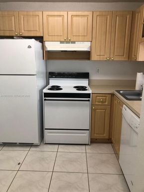 9360 Fontainbelau Blvd # 308, Miami FL 33172