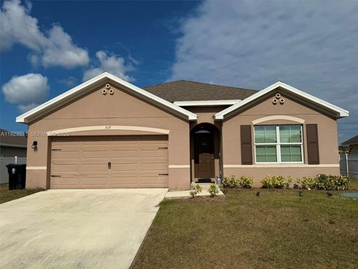 517 SW Lacroix Ave, Port St. Lucie FL 34953
