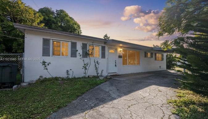 601 SW 64th Pkwy, Pembroke Pines FL 33023