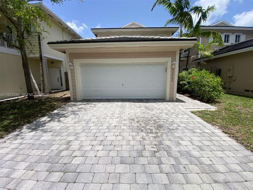 3223 SE 2nd Dr, Homestead FL 33033