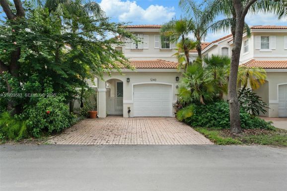 1240 Weeping Willow Way # 1240, Hollywood FL 33019