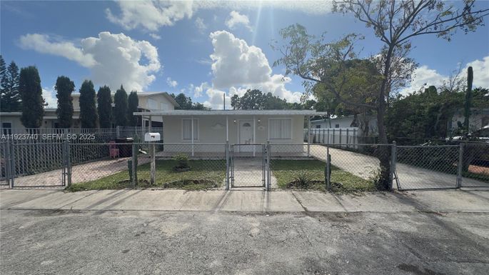 580 E 47th St, Hialeah FL 33013