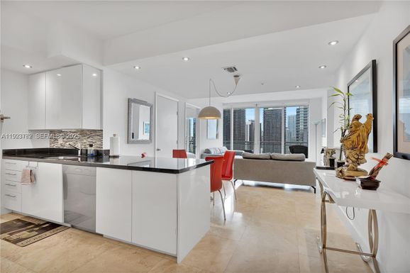 92 SW 3rd St # 3602, Miami FL 33130