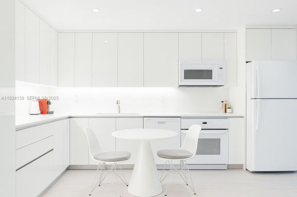 2301 Collins Ave # 636, Miami Beach FL 33139