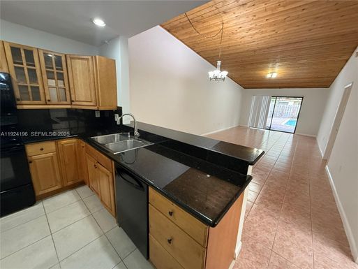 3325 Oak Dr, Hollywood FL 33021