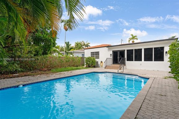 8943 Hawthorne Ave, Surfside FL 33154