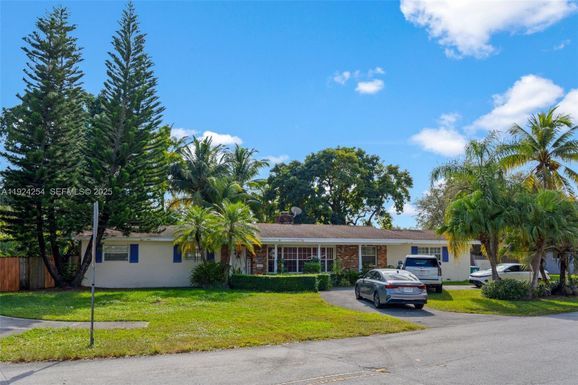 8200 SW 164th St, Palmetto Bay FL 33157
