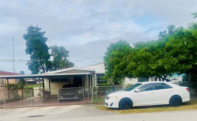 6831 SW 2nd St, Miami FL 33144