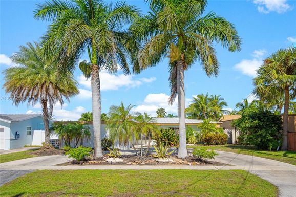 201 SE 12th St, Pompano Beach FL 33060