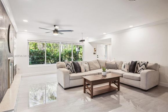 4316 SW 6th St, Plantation FL 33317