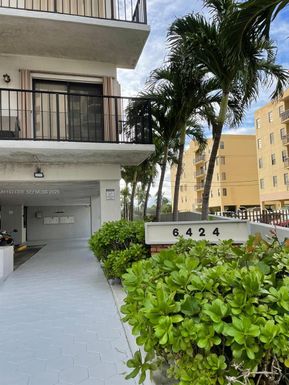 6424 Collins Ave # 204, Miami Beach FL 33141