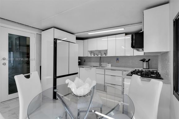 2140 W 53rd St # 2140, Hialeah FL 33016