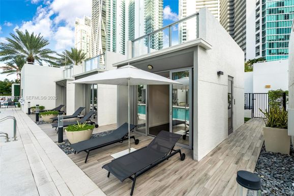 851 NE 1st Ave # 15, Miami FL 33132