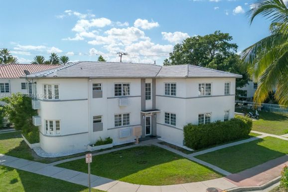 7124 Bay Dr, Miami Beach FL 33141